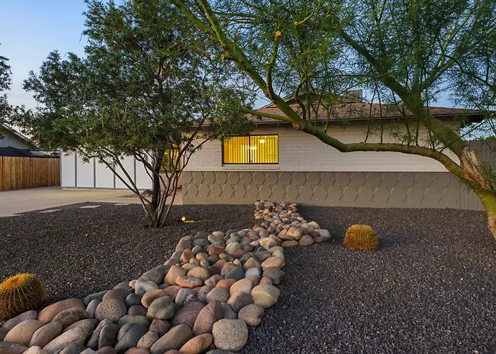 Modern Old Town Oasis - Pool & Outdoor Kitchen Holiday home