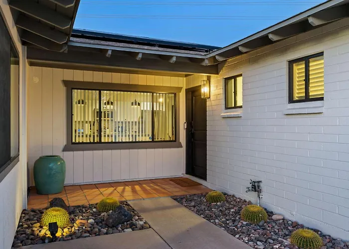 Modern Old Town Oasis - Pool & Outdoor Kitchen Holiday home