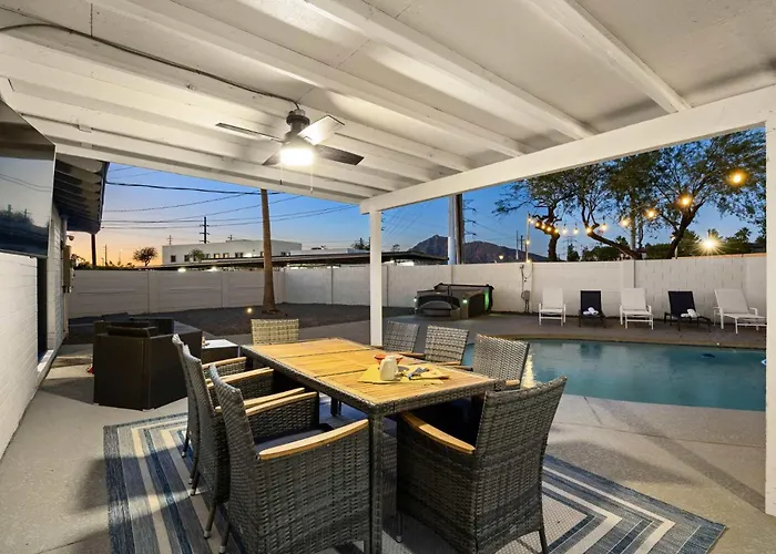 Modern Old Town Oasis - Pool & Outdoor Kitchen Scottsdale