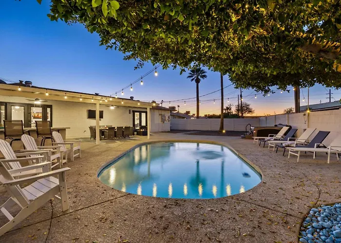 Modern Old Town Oasis - Pool & Outdoor Kitchen Scottsdale
