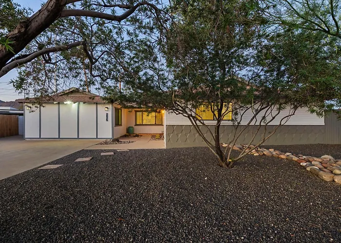 Modern Old Town Oasis - Pool & Outdoor Kitchen Scottsdale